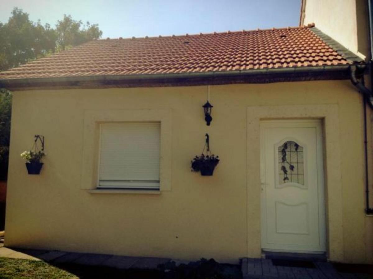 Charmant Gite A Etain, Tout Inclus, Proche Verdun Avec Terrasse Et Parking - Fr-1-585-3 Exterior foto